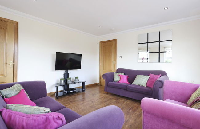 JOIVY Greenknowes Estate With Hot Tub And Bar - Foto 48