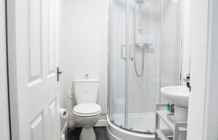 Reardon near warwick hospital, free parking, fast wifi, sleeps 5 - Foto 21