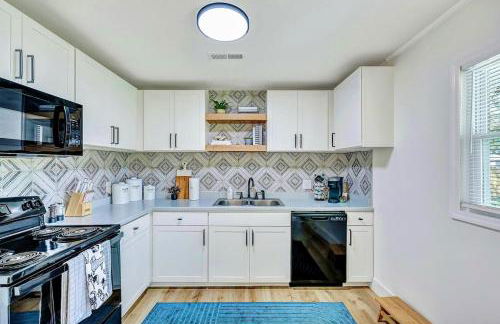 The Haven Haus - 2 Kings 1 Queen, 5 Minutes from Airport, 15 minutes to downtown - Foto 11