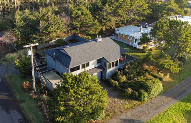 Half Block to Beach w/ Oceanview, Patio + Balcony The Shore Pine by Avantstay - Foto 99