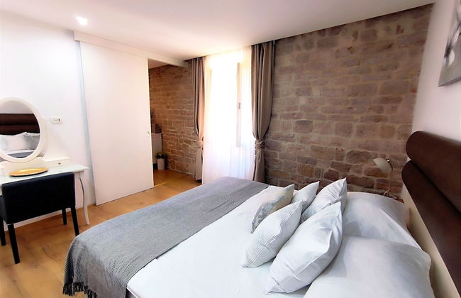 Rialto Luxury Apartment - Photo 1