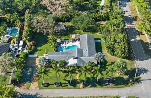 The Creek Resort - Revamped Chic 4BR Haven with Massive Pool, Hot Tub, and Outdoor Space - Foto 39