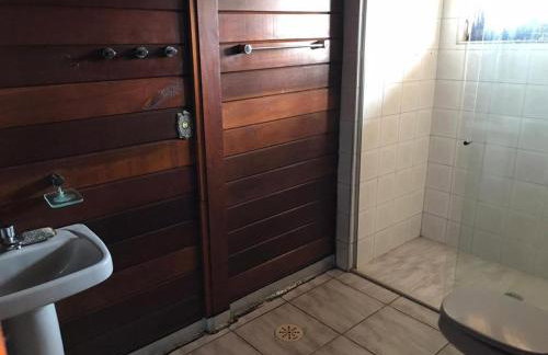 Casa Beira-Mar em Mongaguá - 4 Quartos - Vista Inesquecível para o Mar - Wi-Fi - Estacionamento 4 carros - Foto 10