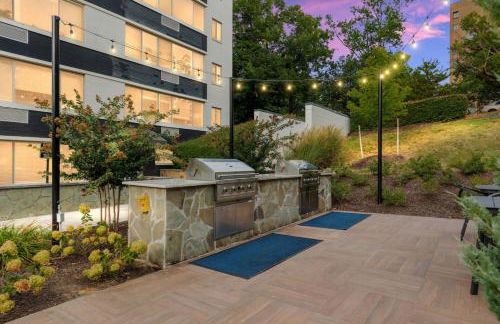 The Sutton - Elevated Minimalist Escape with Free Parking and Metro - Foto 28