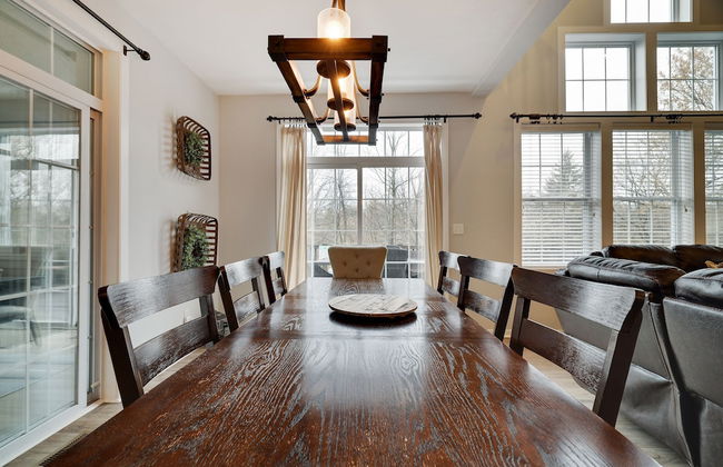 The Nest at Pinecrest by Avantstay Hot Tub Spacious Deck Game Room Fire Pit - Foto 15