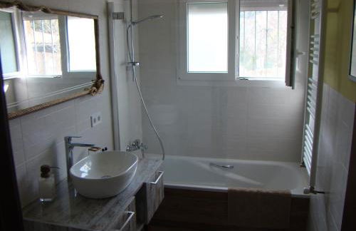 Chalet con piscina y BBQ para 10 personas - Photo 25