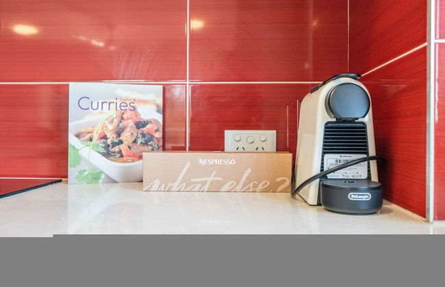 Yanti at Nightcliff Foreshore Pool Shops Cafe - Foto 24