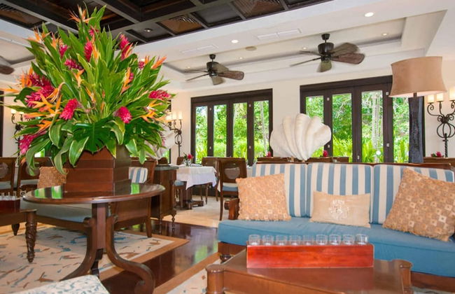 Impressively designed and decorated 3rd-floor space overlooking pool in Coco - Photo 40