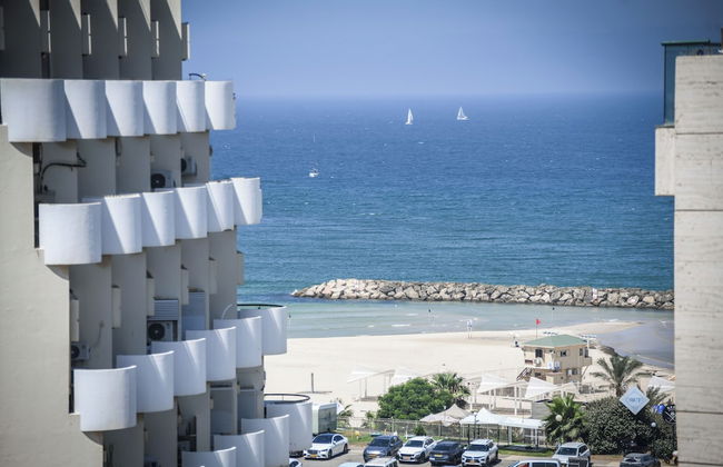 3BR SeaView Apt by the Beach by SeaNRent - Foto 44