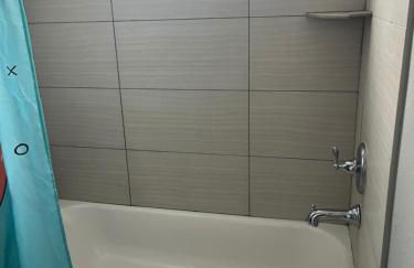 Chic & Cozy 1-bedroom Apartment with Free Parking - Foto 2