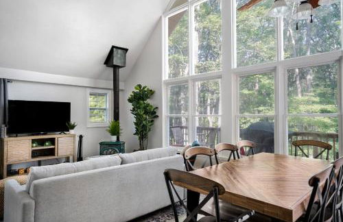 Modern Cabin w Hot Tub & Indoor Pool Gym Access! - Foto 9