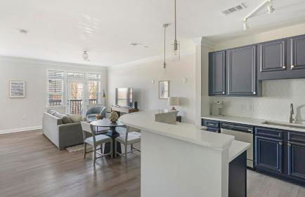 Landing Stunning 2BD Pool Courtyard - Foto 28