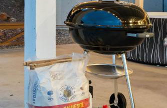 Entire Private Home with 4 Bedrooms 2 Bathrooms, 6 Beds, Hot Tub, King Bed, 6 Parking, Big Yard, Available Now - Foto 27