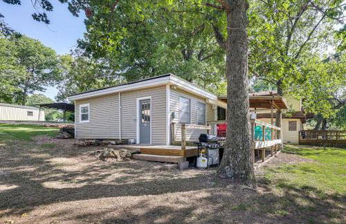 Deck and Dock Access Lakefront Grove Cabin! - Foto 26