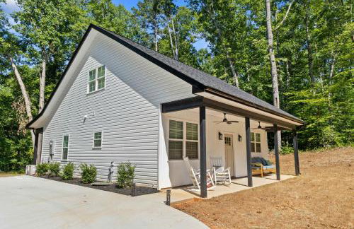 Secluded 3BR Cabin Lake Access & Resort Perks - Foto 31