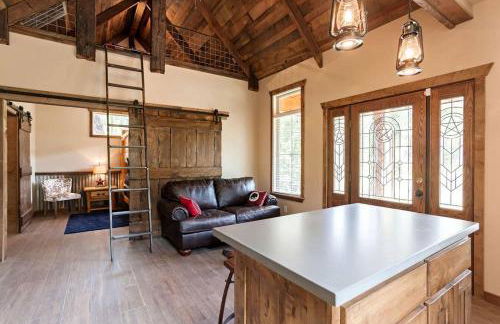 Two-Bedroom Cabin Rental with Fully Equipped Kitchen near Fredericksburg, Texas - Foto 2