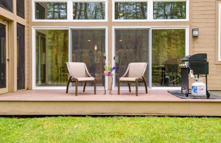 Secluded Modern Enclosed Patio Forest Views Woodland Zen by AvantStay - Foto 23