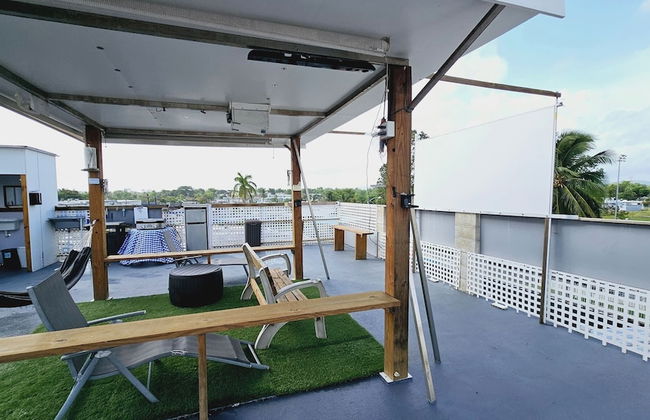 Cozy and Modern Apartment Black & White With Jacuzzi on Terrace - Photo 64