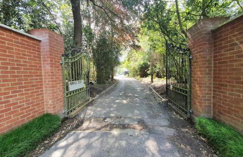 The New Forest Manor Apartment - Photo 1