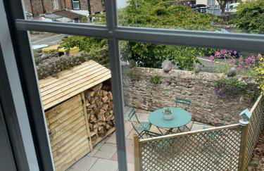 Little House - Photo 3