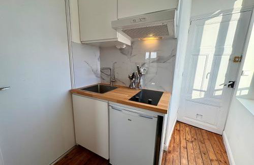 Suite Style Hôtel avec Balcon Vue Gare Netflix - Foto 9