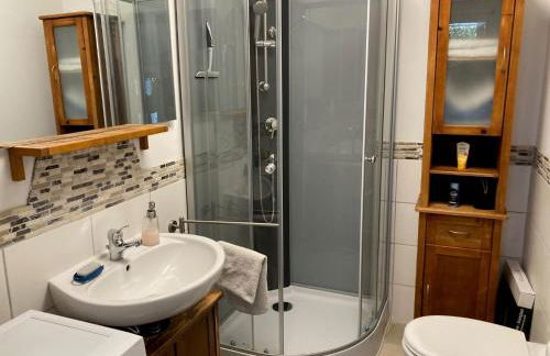 Gemütliches Ferienhaus 70qm mit Garten Sitzecke Grill 5 Minuten zum See - Foto 12