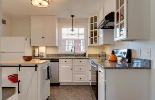 Charming Farmhouse Walk to Village and Trails! - Foto 9