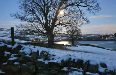 Bijou Cottage in Brontë Country with Wood-burning Stove & Hot Tub Spa - Foto 51
