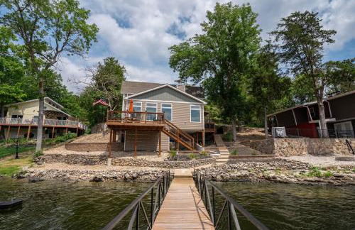 Charming Waterfront Cabin - Sleeps 10 - Photo 15