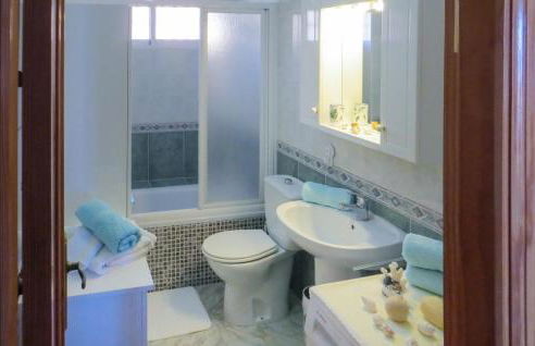 Awesome Apartment In Cala Del Moro - Torrev - Foto 17