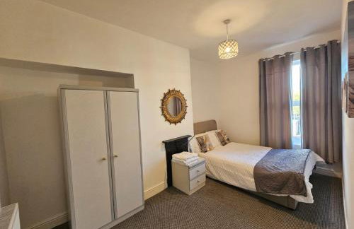 Cheerful 4 bedroom close to Uclan, Preston City Center - Photo 17