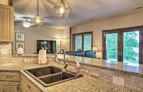 Beaver Lake Retreat with Lake Access and Fire Pit! - Foto 14