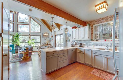 Deck and Scenic Views Munds Park Cabin! - Foto 10