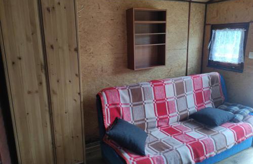 Mały drewniany domek w Białym Borze - Foto 1