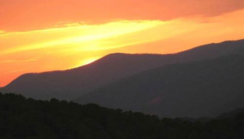 Beautiful Luxury Cabin Rental with Amazing Views next to the Tuckasegee River, NC - Foto 4