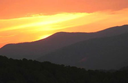Beautiful Luxury Cabin Rental with Amazing Views next to the Tuckasegee River, NC - Foto 4