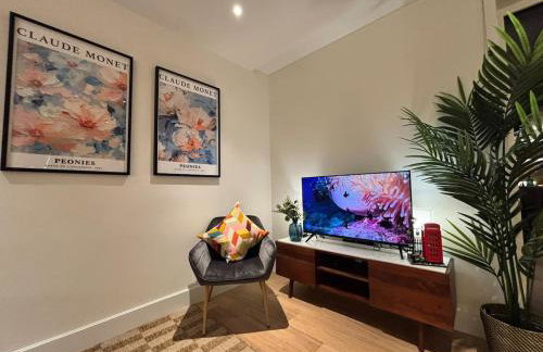 Luxury 2BR- Sleeps 5- Westfield Apartment- 3 min to station- Perfect for Families Shopping - Foto 8