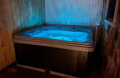 Stay In Ohiopyle - closest place to the GAP trail in Ohiopyle, PA, Hot Tub - Foto 15