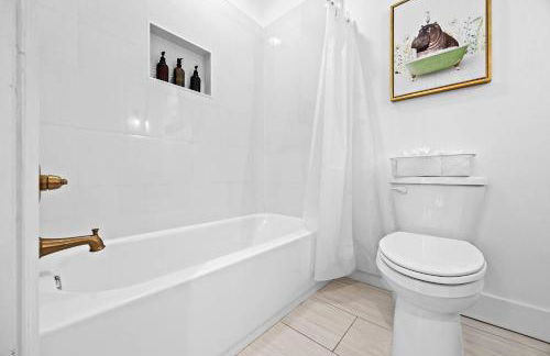 Charming 2nd-Floor Flat 3BR 2BA Free Parking - Foto 17