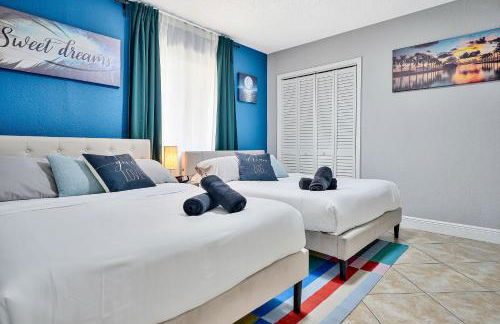 Vacay Spot Happy Escape 15 Min Beach Massage Shower Prime LOC! 6 blocks away from Bars, Nite Clubs, Res, Shops - Photo 8