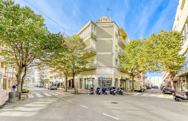 Beautiful Apartment With View - Photo 35