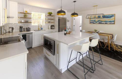 Manchaca 4 bedroom sleeps 10 Pool and Hot tub - Photo 6