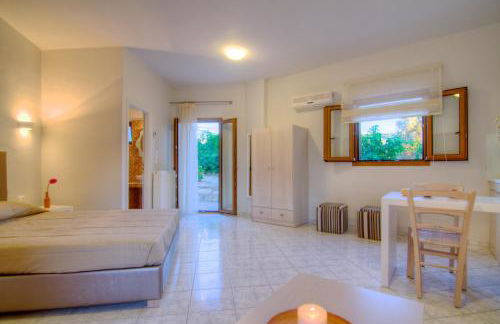 Antigoni Villa, Spacious Nature Retreat with Pool, By ThinkVilla - Foto 26