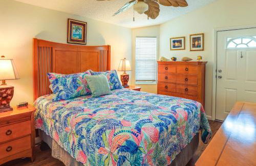 Pool Access, Walk to Beach! Cozy Jensen Beach Home - Photo 10