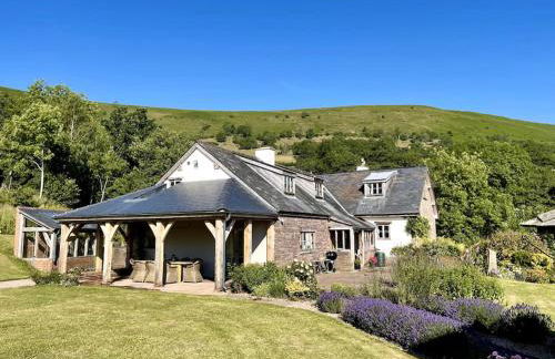 Luxury Spacious Country Home w/ Mountain Views - Photo 1