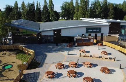 Elegant 2 Bed 1 and Half Bath Caravan in Holiday Resort Village - Photo 42