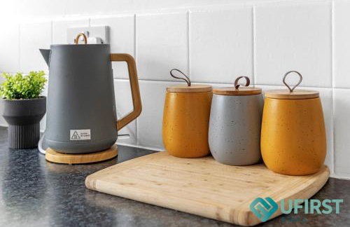 Bright 4 BR Home - Forest Fields - City Centre - Free Parking - WiFi - Close to Forest Rec - Sleeps 8 - Foto 25