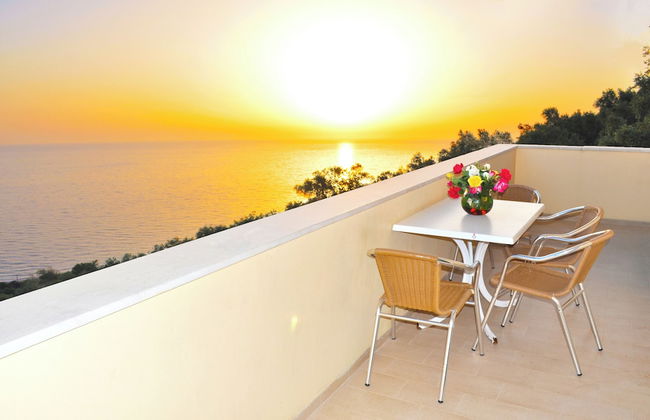 Apartments With Pool "maria" on Agios Gordios Beach - Photo 8