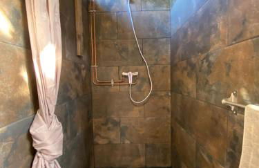 Bohémienne regarde la mer. - Foto 7