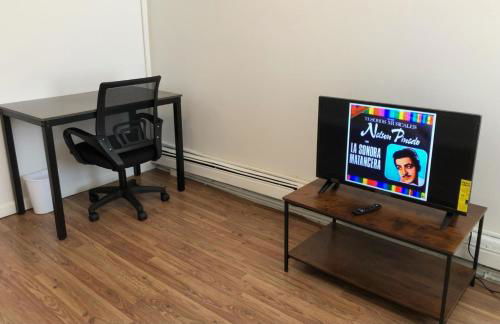 Private one-bedroom and one-bathroom apartment with private street entrance in convenient area, MetLife Stadium FIFA World Cup 35 minutes away - Foto 1